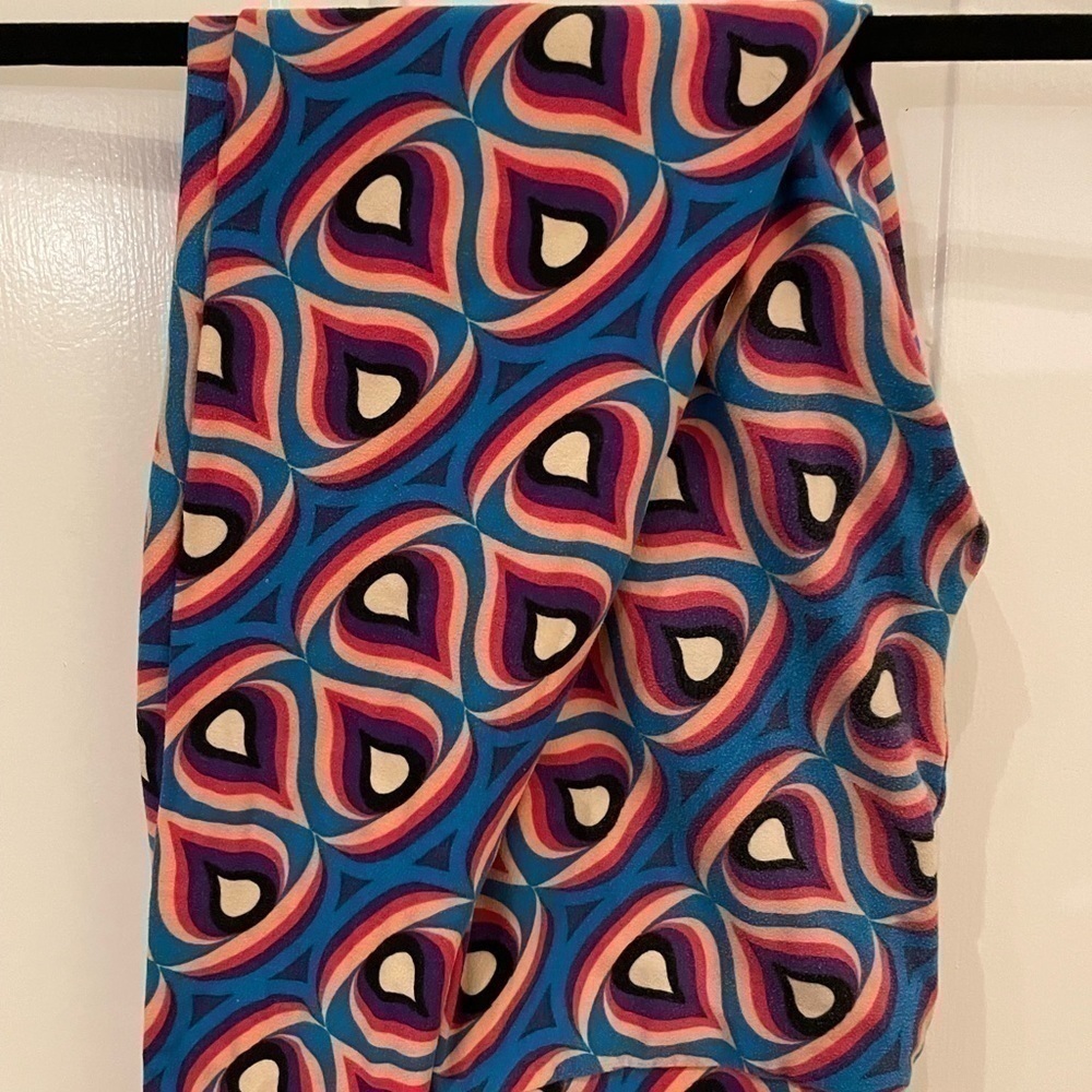 LuLaRoe Multicolor Unique Geometric Patterns  Leggings One Size
Condition 7/10 - Picture 5 of 8